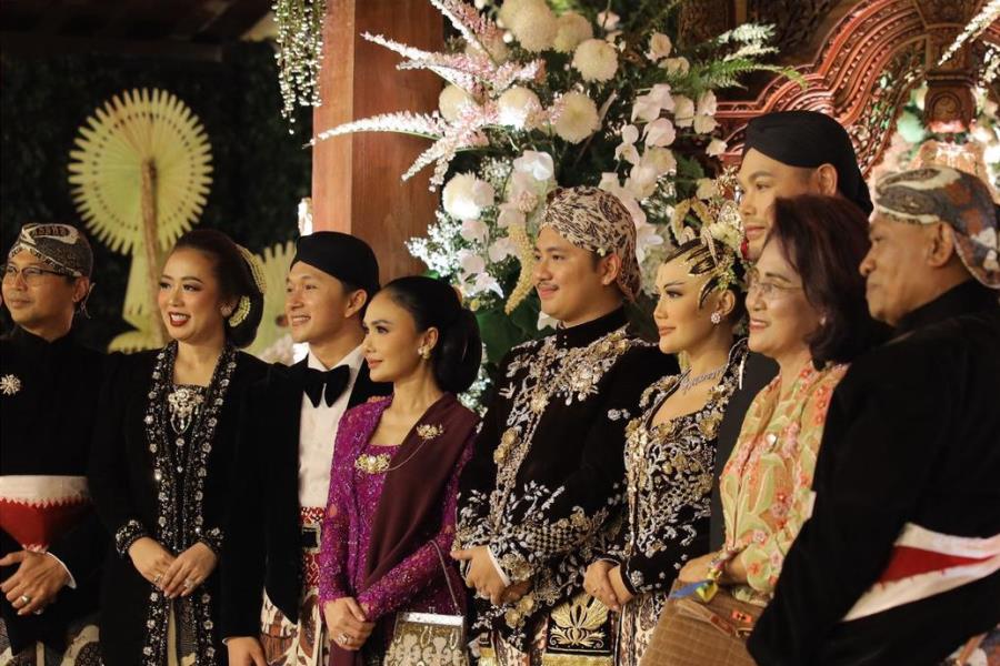 Aura Ibu Pengantin Terpancar! Soimah Pancawati Tetap Menawan di Acara Ngunduh Mantu Anak
